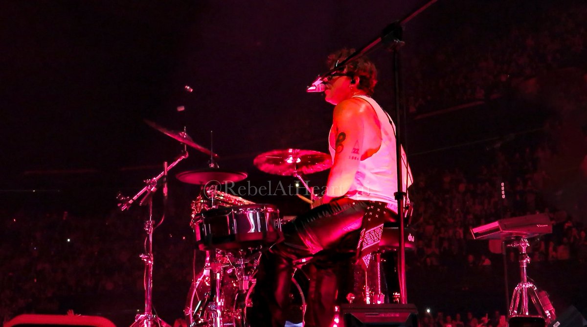 RebelAtHeart_ai's tweet photo. POV @Ashton5SOS hitting the cymbals so hard the nuts come flying off #EASHamilton #HamiltonIsAStar https://t.co/G6Ix8pGEHM