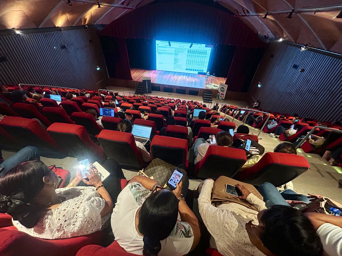 SecSaludBAQ's tweet photo. Se llevó a cabo el Segundo Encuentro Distrital: ‘Fortaleciendo Voces Comunitarias’, espacio para fortalecer el trabajo en equipo con juntas de acción comunal, administradores locales, asociaciones, Eps, Ips, COPACO y líderes sociales, en la promoción de la salud en comunidad.🤝 https://t.co/COWIEEOawO