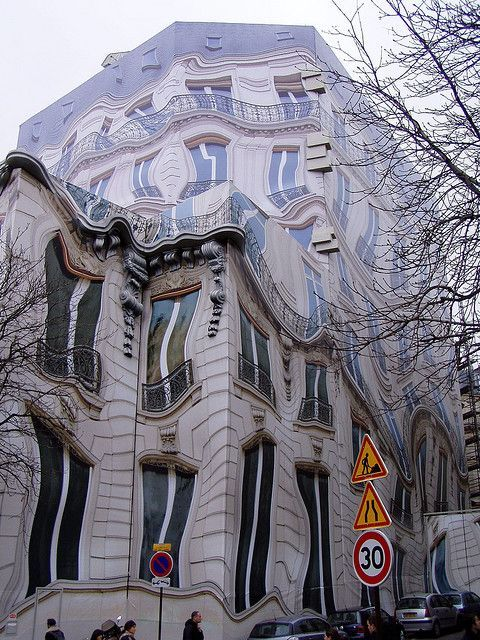LeoDaVinciWave's tweet photo. This famous “Melting Building” illusion in Paris was created in 2007 by French artist Pierre Delavie using a printed canvas wrapped around a building under renovation. https://t.co/xZBBd7snTA