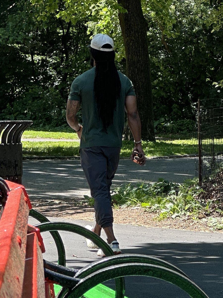 AllDeepInMyGuts's tweet photo. SPOTTED: is he fine shyt or not? https://t.co/SugxfGSoRl