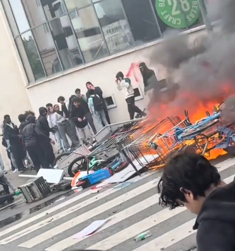 zombisaurio7's tweet photo. La guerra en Europa ya es inevitable. O ellos o nosotros. https://t.co/EIzlEeZm93
