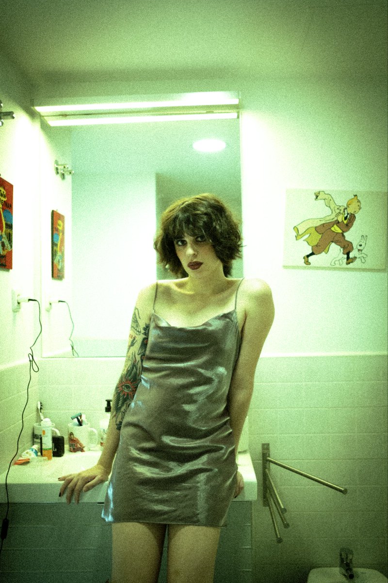 EstrogenChic's tweet photo. Same bathroom six years apart 

I got much better at photography https://t.co/rRVcwy0U6s