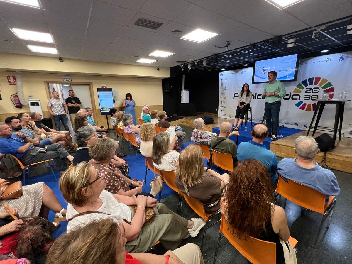 JavierAyalaO's tweet photo. 🌆🤝 Fuenlabrada sigue transformándose contigo
Continuamos recorriendo nuestros barrios, esta tarde hemos estado en la JMD Cerro - El Molino, compartiendo un encuentro cercano con vecinos y vecinas para hablar del presente y el futuro de nuestra ciudad.

Un encuentro abierto para explicar los grandes proyectos que están en marcha en nuestra ciudad, pero sobre todo para escuchar vuestras propuestas, inquietudes y necesidades en el día a día del barrio y de Fuenlabrada.

🏗️ Mejoras en espacios públicos
🔧 Refuerzo de los servicios
🏡 Más calidad de vida para el barrio 

Fuenlabrada avanza construyéndose de la mano de su gente, incorporando ideas, resolviendo problemas y creciendo barrio a barrio.

💙 Gracias por vuestra participación y compromiso.
Lo mejor está por venir… y lo vamos a hacer juntos y juntas.