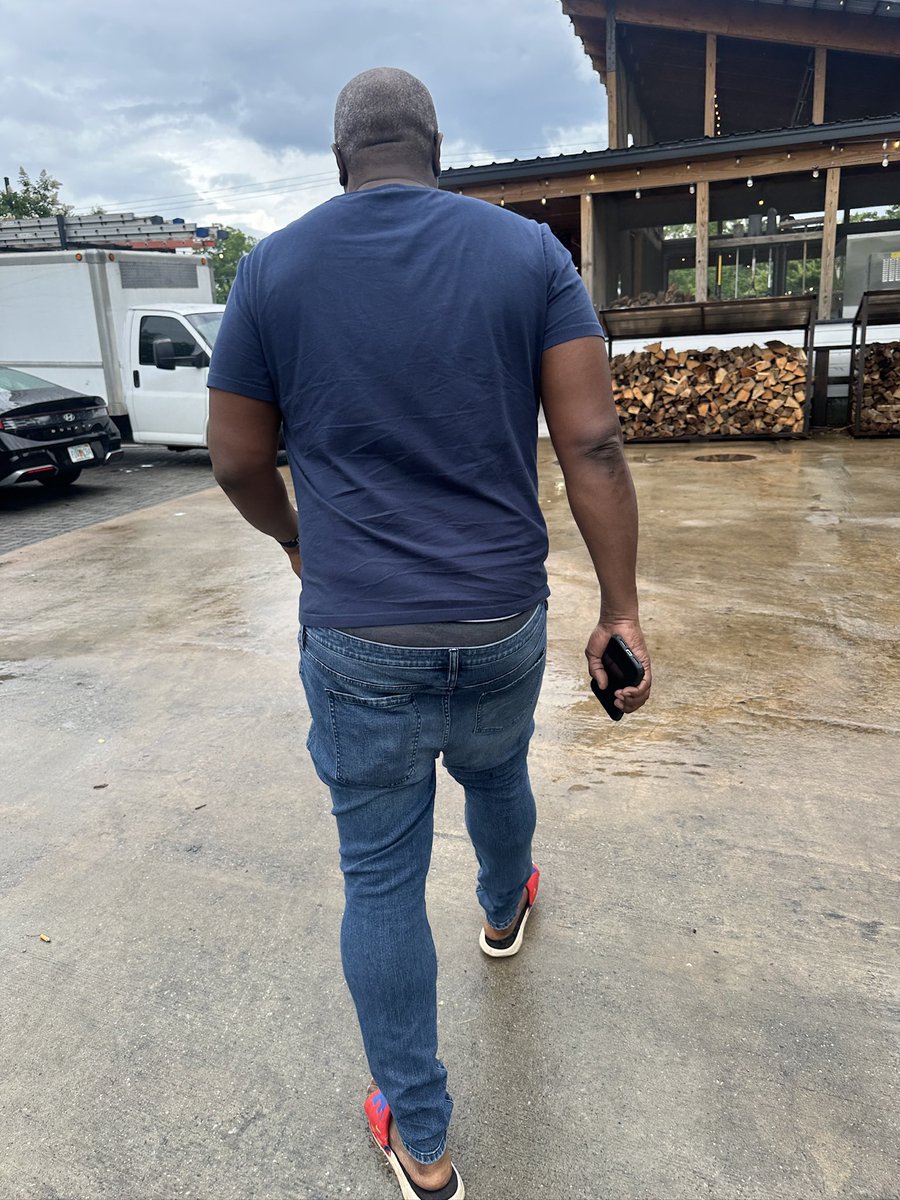 AllDeepInMyGuts's tweet photo. SPOTTED: is he fine shyt or not? https://t.co/GOYSXBEghH