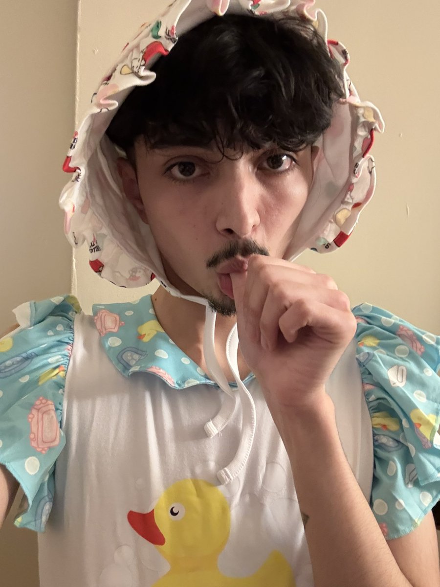God_Bs01's tweet photo. Hahahaha look how we make fun of this bitch in diapers hahaha she looks so loser hahaha @diapersiss_y 😂😂😂😂 https://t.co/VKDK1ebxOE