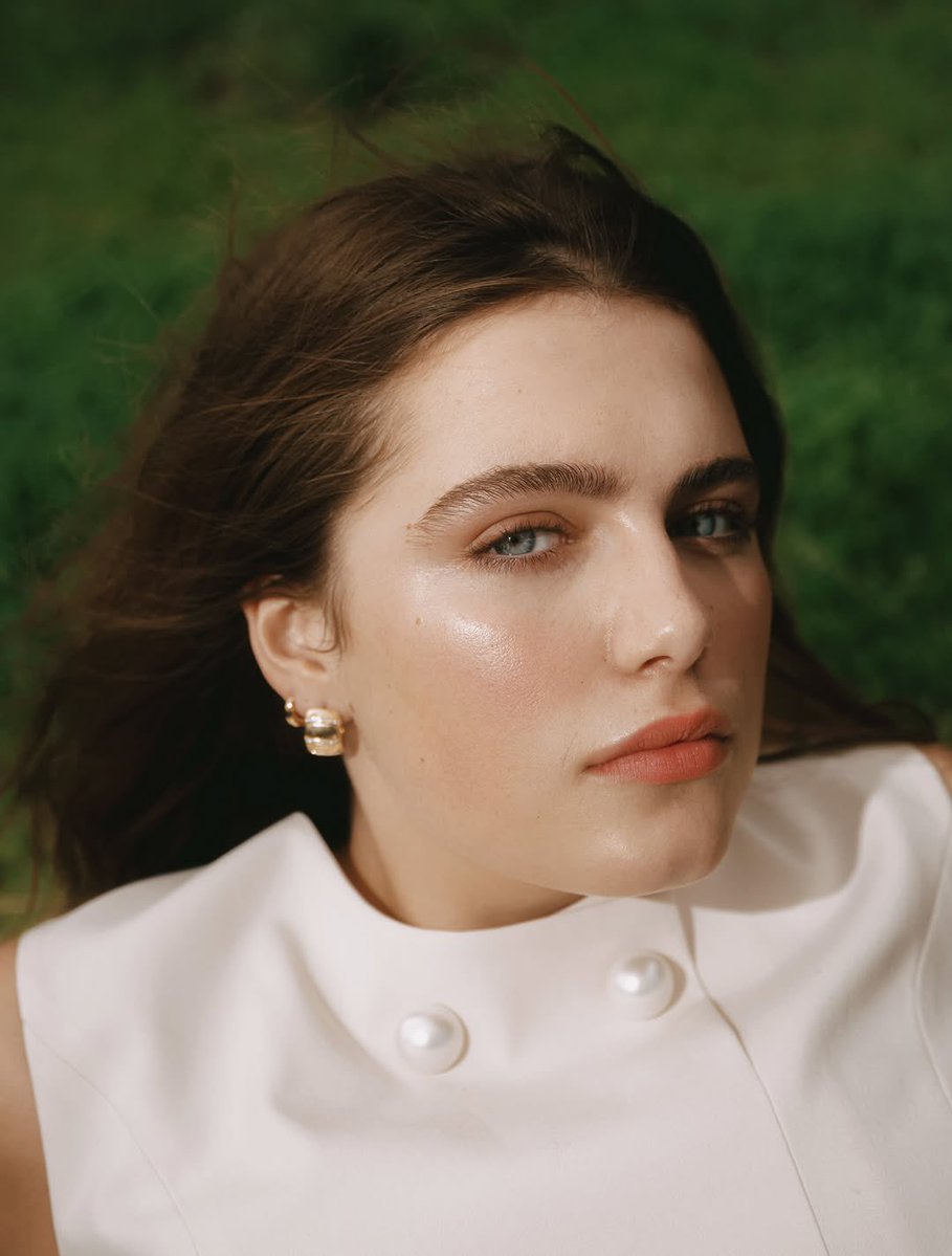 ellabrightbra's tweet photo. MAGNÍFICA! Ella Bright para a Schon Magazine. 🌟 https://t.co/05nW1wtHME