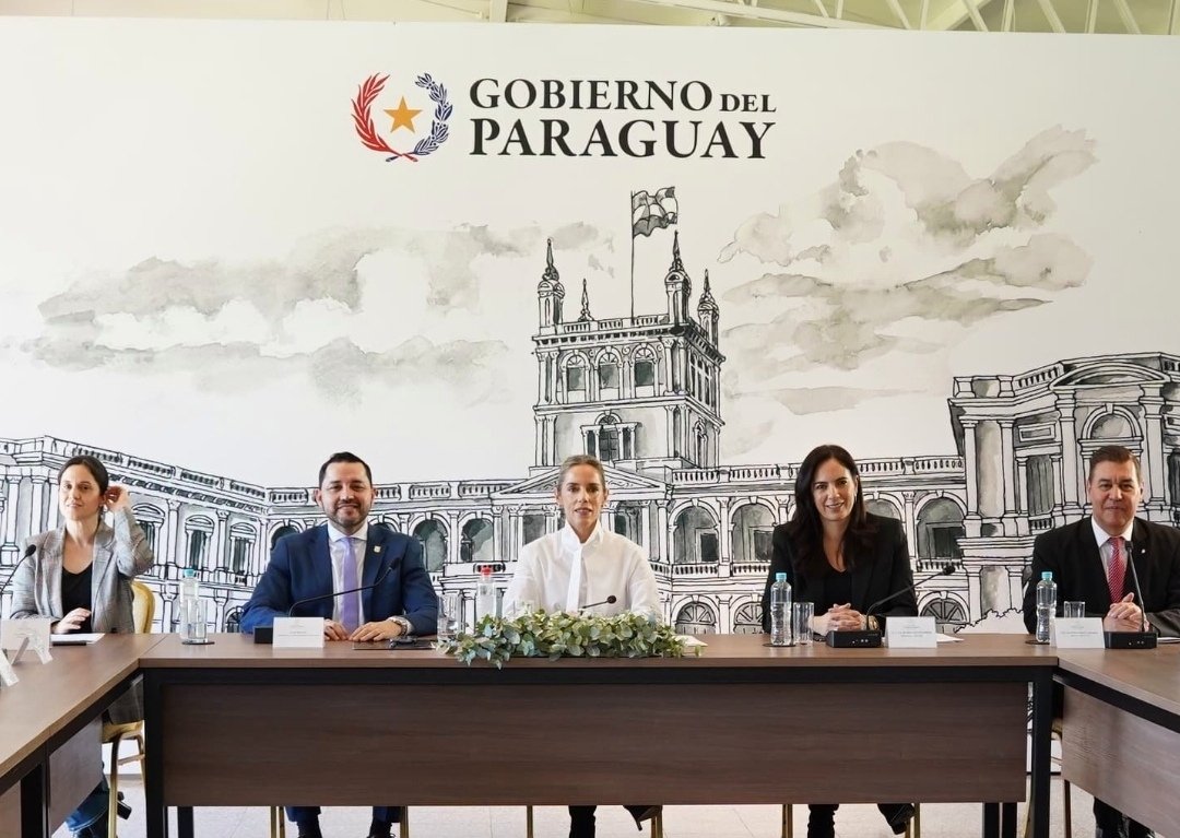 luisbello_asu's tweet photo. Asunción se acerca a sus 500 años y unimos esfuerzos para que esa fecha nos encuentre con una ciudad más linda, moderna y cuidada.

En una nueva sesión de la Comisión Asunción 500 Años, encabezada por la Primera Dama Leticia Ocampos, avanzamos en iniciativas para el Centro Histórico, los espacios públicos y el desarrollo urbano de la ciudad, con la mirada puesta en la Asunción del futuro.