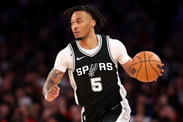 SammyGprops's tweet photo. Stephon Castle O 1.5 3pm (+150 @ MGM)

In game 1 we saw the Knicks show gap help on drives off of Castle. This help was even show when he was one pass away which led to Castle taking 5 3pa, all of which were deemed wide open by nba stats. He also had a couple more looks that he passed up so I think this volume should stick in game 2.

With 5-7 attempts Castle is over this line in 60% of games this season. +150 has implied odds of just 40% so think there is good value here at plus money. 

data by @propsmadness