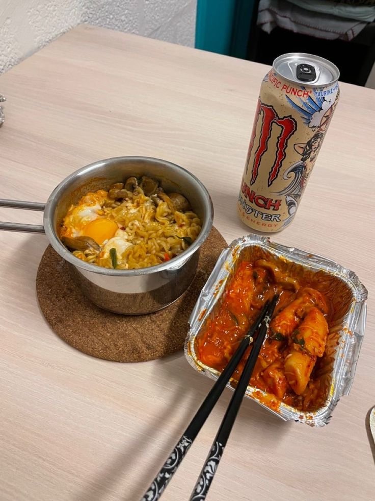 thcgravitythief's tweet photo. boy dinner. https://t.co/0H10OuzWxL