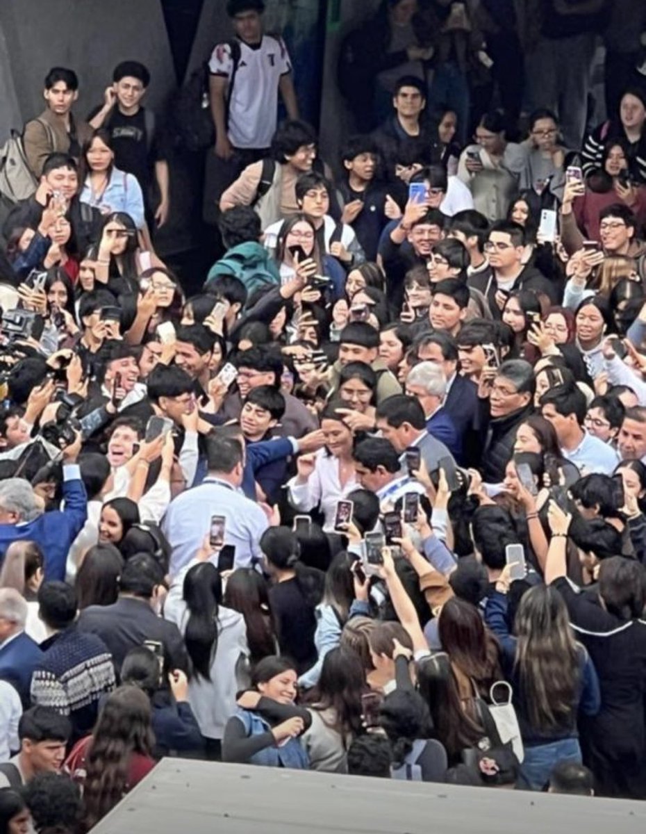 rommipic's tweet photo. USIL ( Universidad San Ignacio de Loyola) la universidad más derechista de Lima hoy recibe a Keiko Fujimori ya que se reunirá con el rector que es Diezcanseco https://t.co/fmtvUp3Kyt