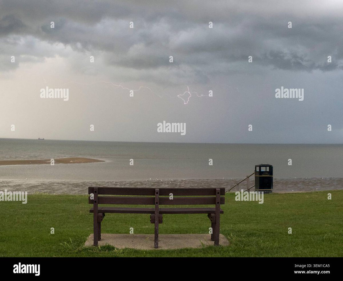 foto_bell's tweet photo. Lightning during a thunderstorm over Minster on Sea, Kent, UK. Pics @Alamy_Editorial https://t.co/axJjBCh6kb @TelegraphPics @TimesPictures @guardianphotos @metropixdesk @Mailonlinepics @SunPictureDesk @Mirror_Pictures #uk #kent #lightning #thunderstorm https://t.co/6rDtOdb6Ws