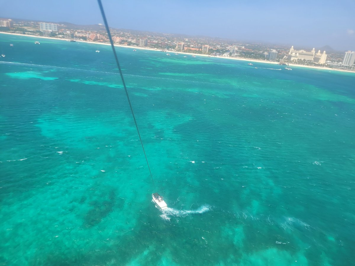 CmdrCyrus's tweet photo. Went parasailing today! Woooaaahh so high! https://t.co/1S5gzO2E2f