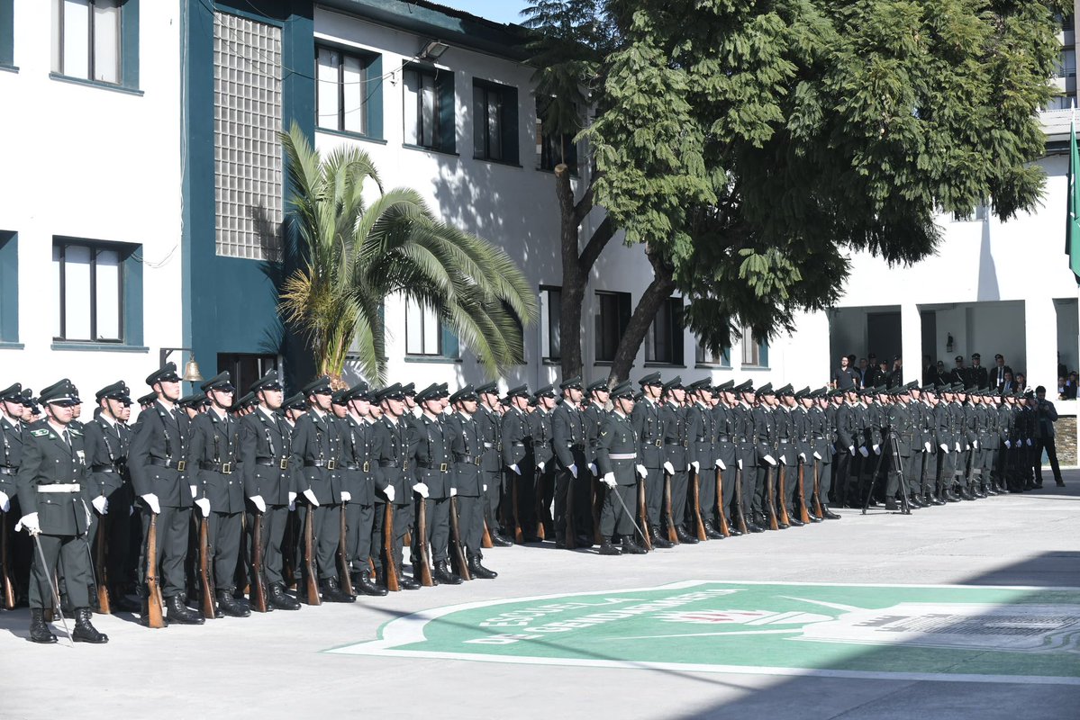 PDI_CHILE's tweet photo. 🔷El Director General de la PDI, Eduardo Cerna, junto a altas autoridades nacionales, asistió a la Ceremonia de Egreso de los Gendarmes Alumnos de la promoción 2025-2026 de la Escuela de Gendarmería de Chile, solemne actividad que fue encabezada por el Presidente de la República, José Antonio Kast.
