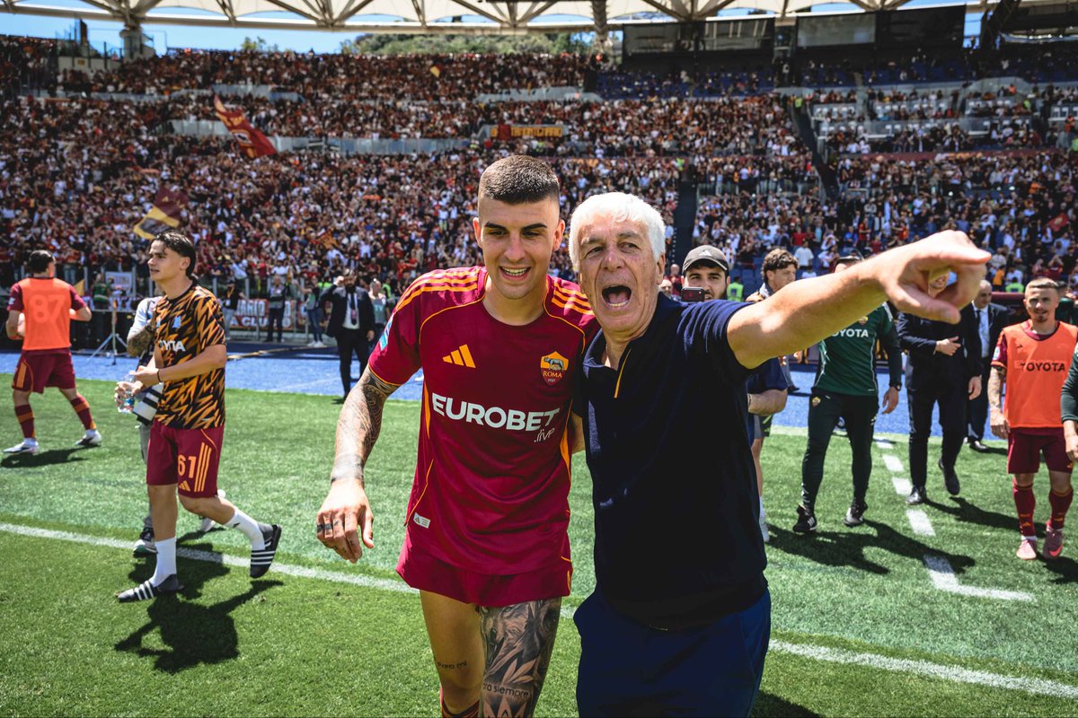 Da_Matera's tweet photo. “Che lei sappia, ce sta un cognome come riso, sorriso, risata, come me vié da ride…” 🍚🥢
#AsRoma #Mancini #Gasperini https://t.co/KQxWGAkST7