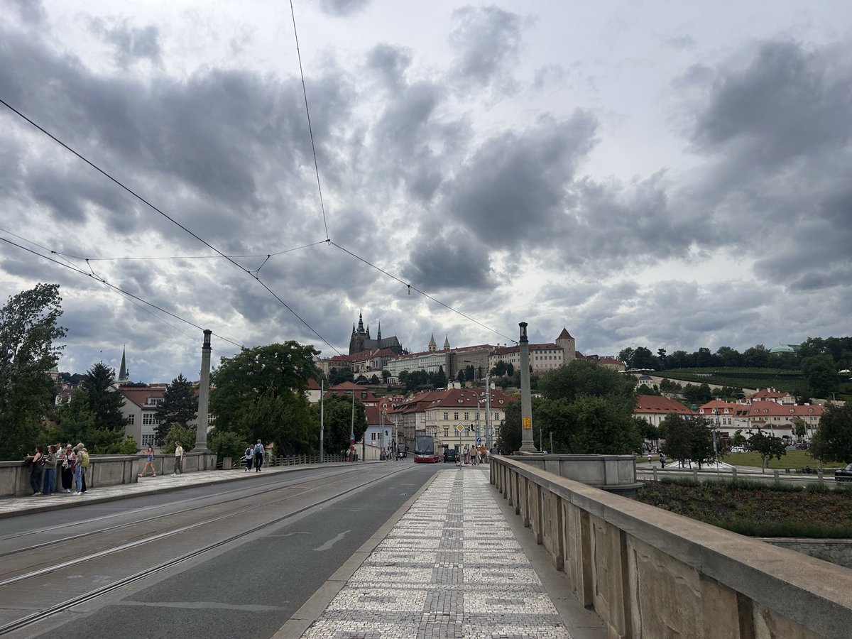 _BrianNotBrain_'s tweet photo. Lazy walk this afternoon… #Prague https://t.co/0xxNjufFFK