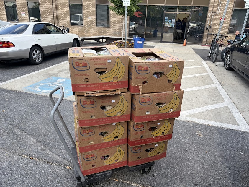 risenshinefound's tweet photo. Small actions lead to big changes. Weekly twice food donations to Montgomery County Coalition for the Homeless. Reduce food waste with us! #SmallActionsBigImpact #ZeroWaste #EndHunger #risenshine #ThinkBeforeYouToss #FoodSecurity #sustainablelivingcommunity #YouthLeadership https://t.co/6TvvxC9oLO