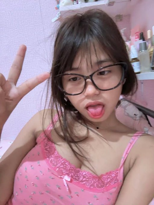 nyloreth's tweet photo. temenin dongg omm https://t.co/RvB6SESB1j