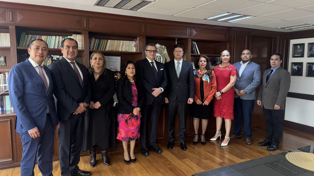 TJA_CDMX's tweet photo. Fortalecemos la coordinación institucional.

El Mag. @AndresAguileraM y la Sala Superior del TJACDMX sostuvieron una reunión de trabajo con el Secretario de @SSC_CDMX, Mtro. @PabloVazC para dialogar sobre temas de interés común y fortalecer la colaboración institucional https://t.co/z3CHp1yvFW