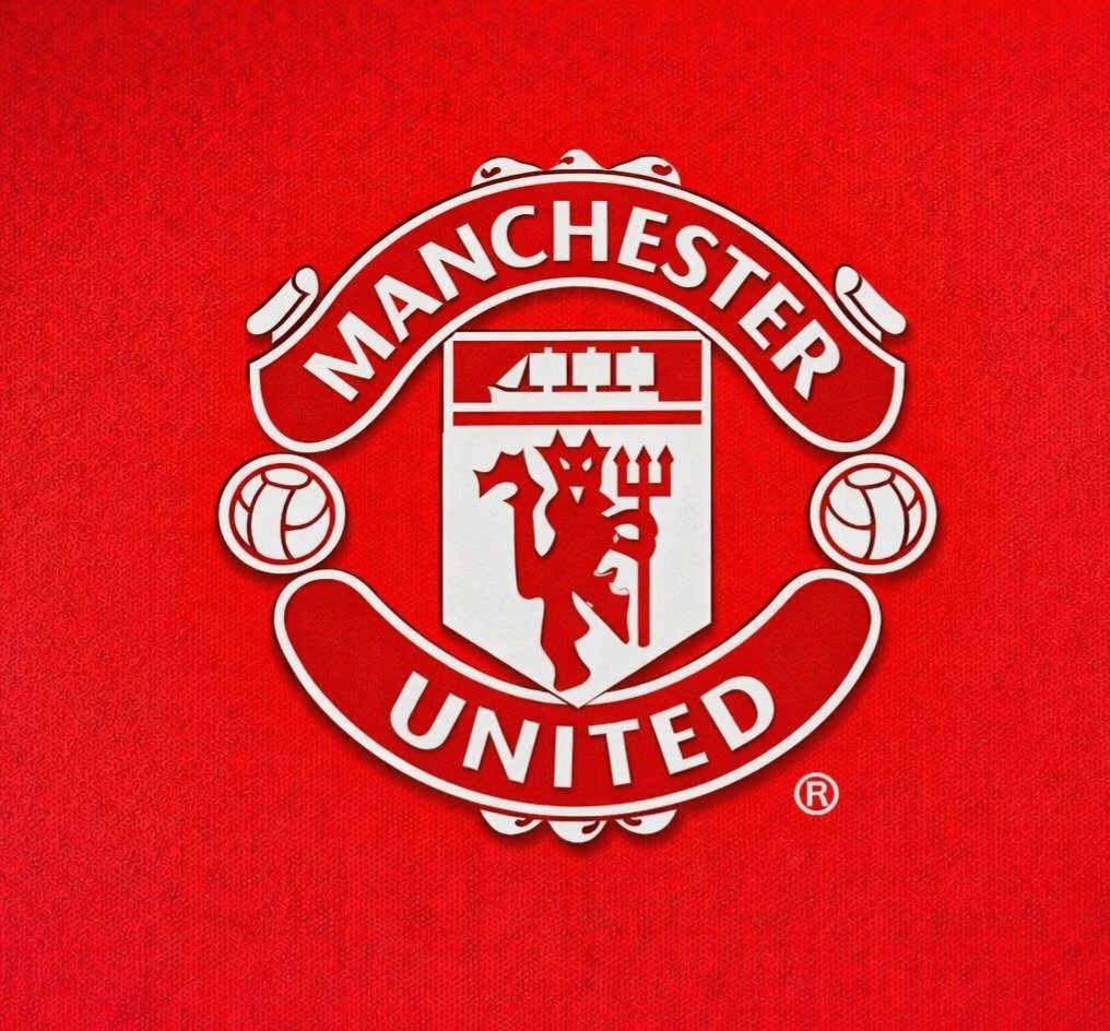 Diego_Leon_hq's tweet photo. 🚨 Sandro Tonali on speculation linking him with both Manchester clubs:

🗣️ Reporter: There’s been a lot of talk about interest from Manchester United and Manchester City. What are your thoughts?

🗣️ Sandro Tonali:
“Both are fantastic clubs and I respect them greatly. But I’ve always enjoyed playing in front of passionate fans who create an incredible atmosphere. The energy, expectation, and intensity are things that motivate me.

Every club is different, but if I had to choose, Manchester United would be a dream move.”