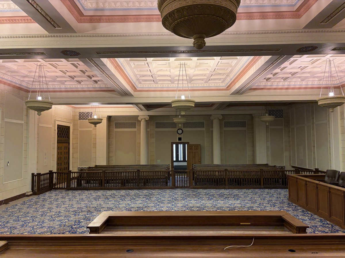 Particular_Drew's tweet photo. The original Iowa federal district courtroom https://t.co/TXXzdwN3bG