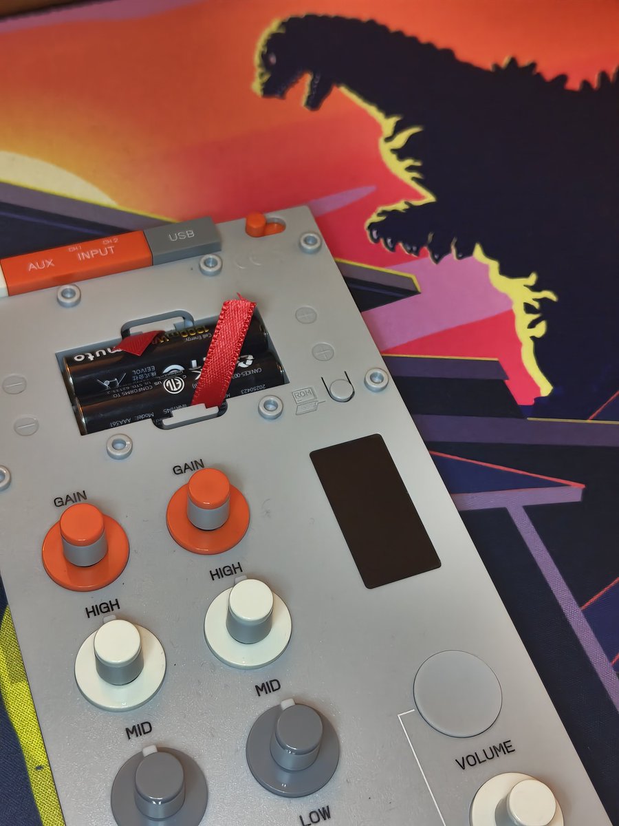 twiitar's tweet photo. Added a little QoL improvement to my EP-136... My only complaint about the EP series devices is that it's a pain to get batteries out!!! 🥲 https://t.co/T9fnvomGbS