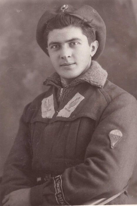 TheOneFutureOrg's tweet photo. Italian Social Republic paratrooper. Notice the cuff title on his left sleeve, uncommon in the Italian army up until 1943, those became a way for elite loyalist units to designate themselves. Primarily decorative, this man's cuff title reads "For the Honor of Italy" https://t.co/r1MZr75PLy