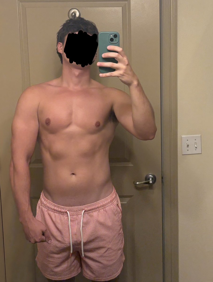 MasterGrayson01's tweet photo. Who’s gonna serve me while I tanmax?

#findom #findomslave #cashgod #cashmaster #straightmen #alphamaster #paypig #malefindom #feetfetısh #feetworshi̇p #footfetısh #malefeet #muscle #gymbro #feet #bigfeet #footdox #dawgs #muscle https://t.co/t8HB2hZXfL