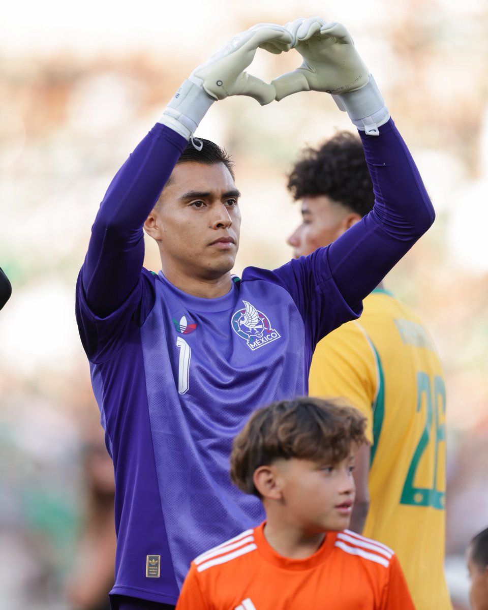 Chivas's tweet photo. 🇲🇽❤️ https://t.co/pyWYkCoWs2