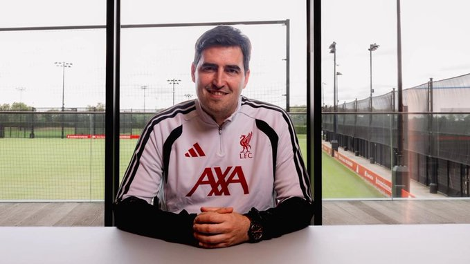 Anfieldbr's tweet photo. Iraola: "Acho que o Liverpool me dá a chance de treinar jogadores de topo, e jogadores de topo te dão a chance de lugar por títulos. Ganhar títulos. Obvio, quando você chega em um lugar você não pode prometer tudo. Você não pode prometer. Mas é verdade que eu entendo onde eu estou chegando e o que é esperado."