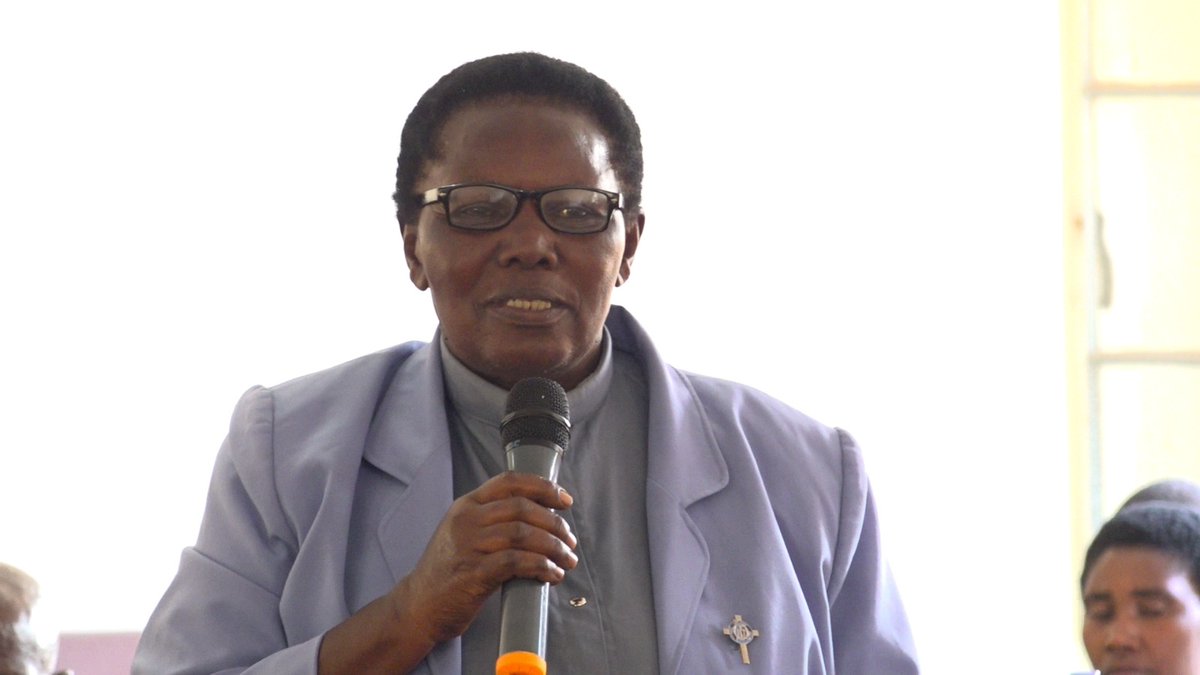 BurungaNews's tweet photo. #Burundi/Invoquant le principe de continuité de l’État, certains responsables anglicanes plaident auprès de @Burundicvr pour  l’indemnisation des Hutus brillants qui ont dû interrompre leurs études à cause de la guerre en 1972 ou dont les bourses ont été attribuées à d’autres. https://t.co/qpKHbsXd0r