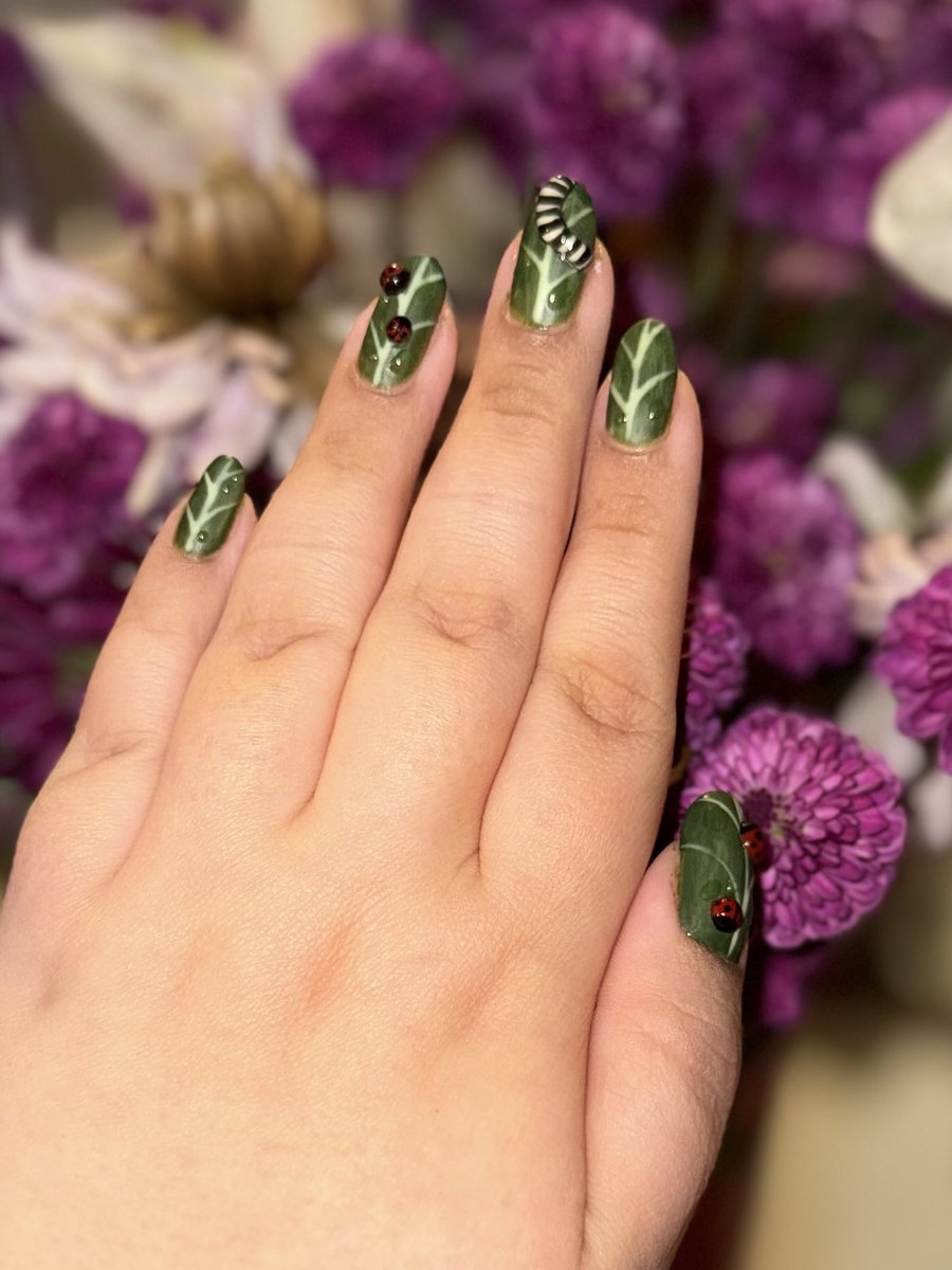 badflowerang's tweet photo. painted my nails! https://t.co/RhCF8Jc0bi