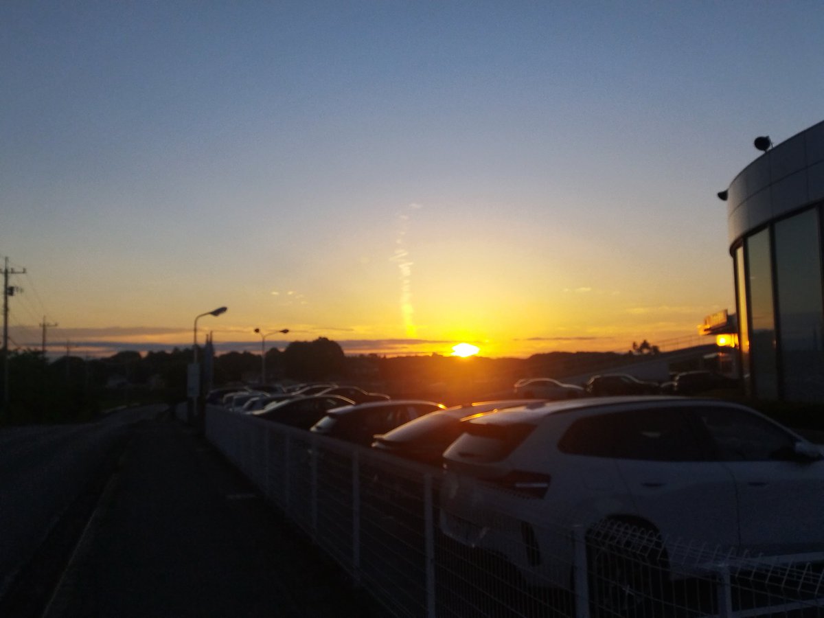 MBACSULB's tweet photo. ありがとう🙂
お世話になりました。
たった今、最終勤務を終えました。
この夜明けと共に、次の人生も明けます🌄！！ https://t.co/Ex95yiWWM8