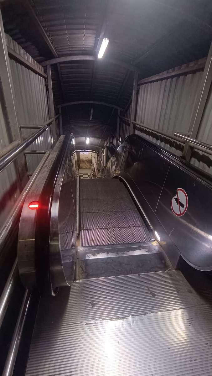UpadhyaySumitkr's tweet photo. Dear @drmmumbaicr 
Since from last one month this escalator at Thane station platform #10 is kept non-functional. If it is not required then why this much investment has been made.Kindly take note of it and make it functional again keeping daily commuters into concern.
@NiteekaM https://t.co/jQD523y4fs