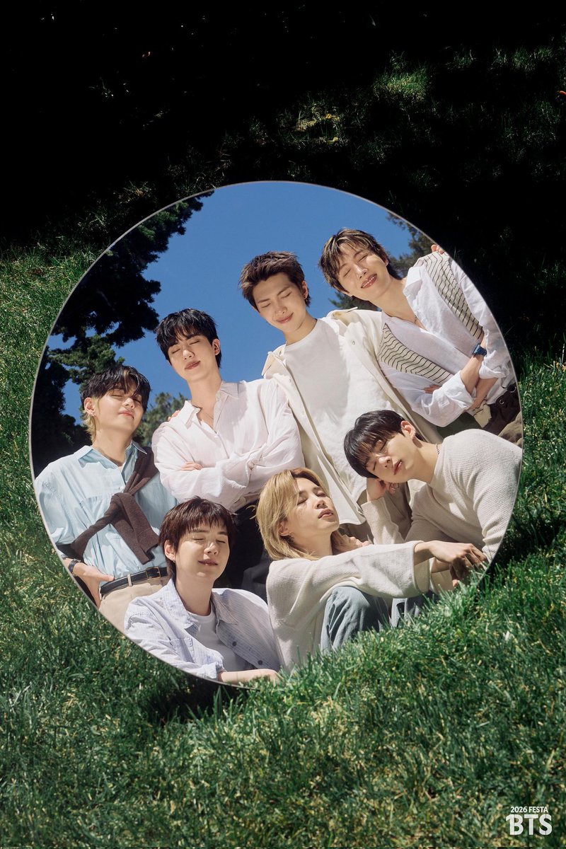 Taelyn085's tweet photo. @HYBE_MERCH AFTER SO LONG WE FINALLY HAVE BTS BACK, THE FAMILY WILL ALWAYS BE WITH THEM 🥹💜💜💜💜 https://t.co/YEhPbtprm4