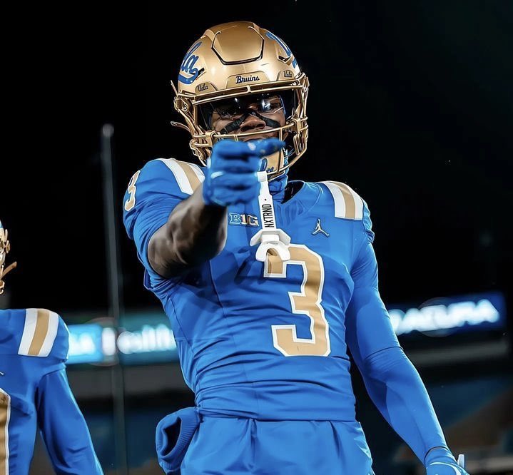 BobbyMa89515029's tweet photo. I am Beyond Blessed to say that I have EARNED my 1st offer from UCLA @ColinLockett15 @D_Co0p @coachbyrd75 @patward71 @GRIFFbgriffin @WRU_CoachMilez https://t.co/AMAKkWpIwZ