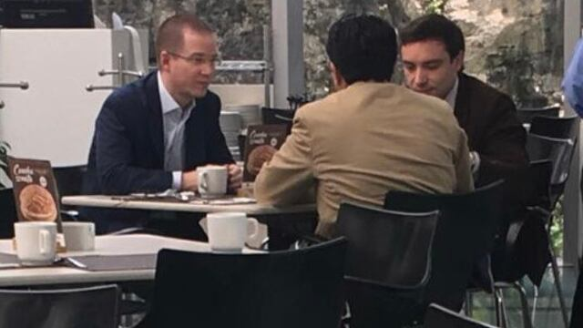 JQmonarca's tweet photo. @Reforma Oro comestible. Es de 22 a 24 quilates con un proceso de purificación y martillado extremo para convertirlo en hojas o polvo ultrafinos. Es biológicamente inerte, el cuerpo humano no lo absorbe ni reacciona con él. Pasa por el tracto digestivo y se expulsa de manera natural. https://t.co/1Q3vWgyADU
