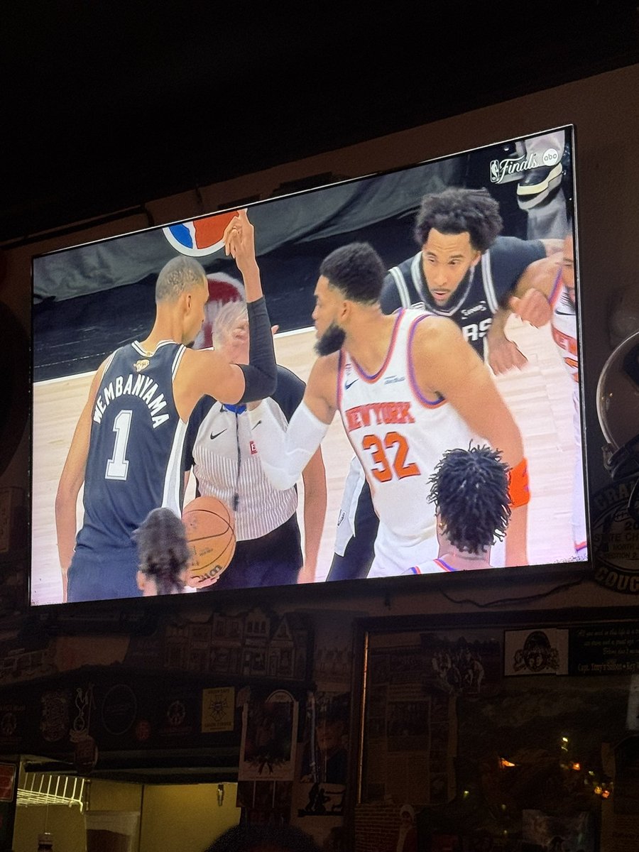 chilledcano's tweet photo. 💙🧡💙🧡 https://t.co/sSWimbSOMa