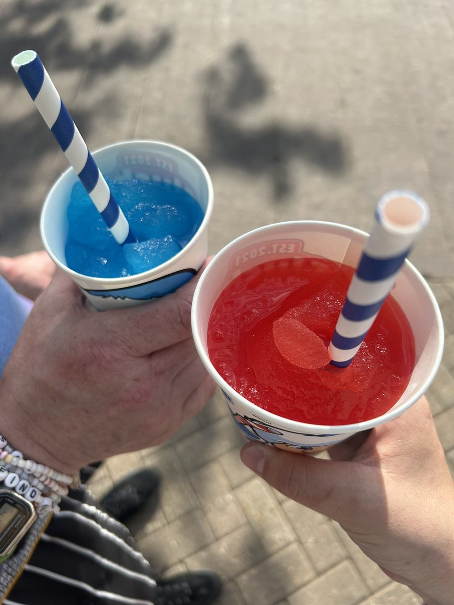 themeparkscream's tweet photo. @ThemeParkWW Me and my dad would probably go for slush on a hot day! Question is Shawn Red or Blue? https://t.co/brVAXrP0R3