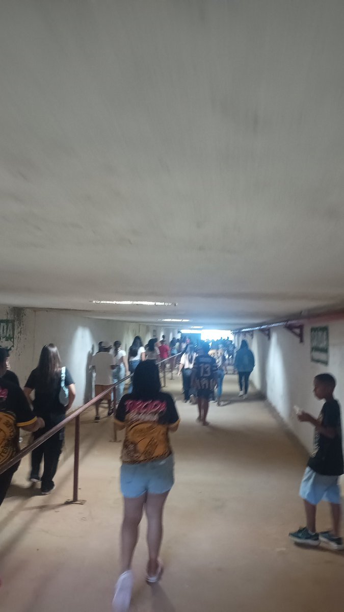 Thi0804's tweet photo. Só quem é torcedor raiz  vai saber dessa saída. https://t.co/iN4r1CCxVK