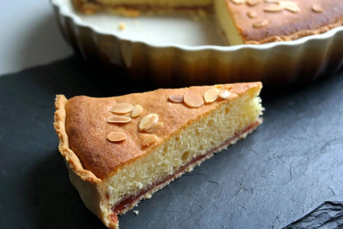 BakingBar's tweet photo. Bakewell Tart is one of the most traditional bakes and one of our favourites. @BuzzFeedFood Great served with custard or simply with a good big cup of tea. https://t.co/e545Kubbkw https://t.co/niou1kWhUw