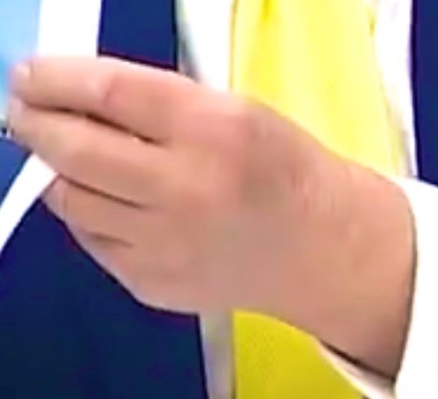 DJFamousName's tweet photo. @atrupar 🧐 https://t.co/CF3bfnsv6Q