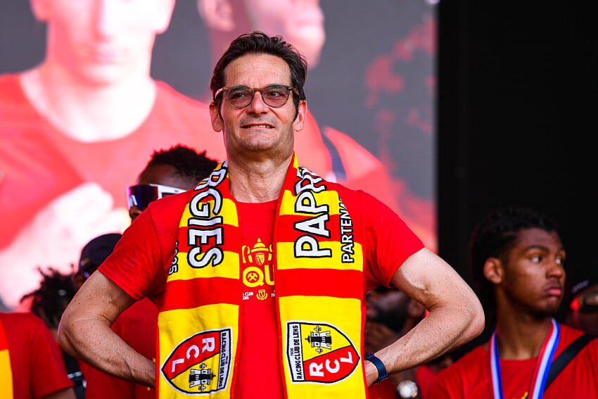 DedeBourdelle's tweet photo. Tous ceux qui se foutent de la gueule du RC Lens pcq on perd Sage, Maxi, probablement M. Sarr et Sangaré bientôt, vont voir flou quand le club commencera à annoncer des recrues 😂 je vous garantis que fin août l’équipe sera canon tout a été anticipé 😘

#RCL #RCLens #TeamLens 💊 https://t.co/SoxNRRPESy