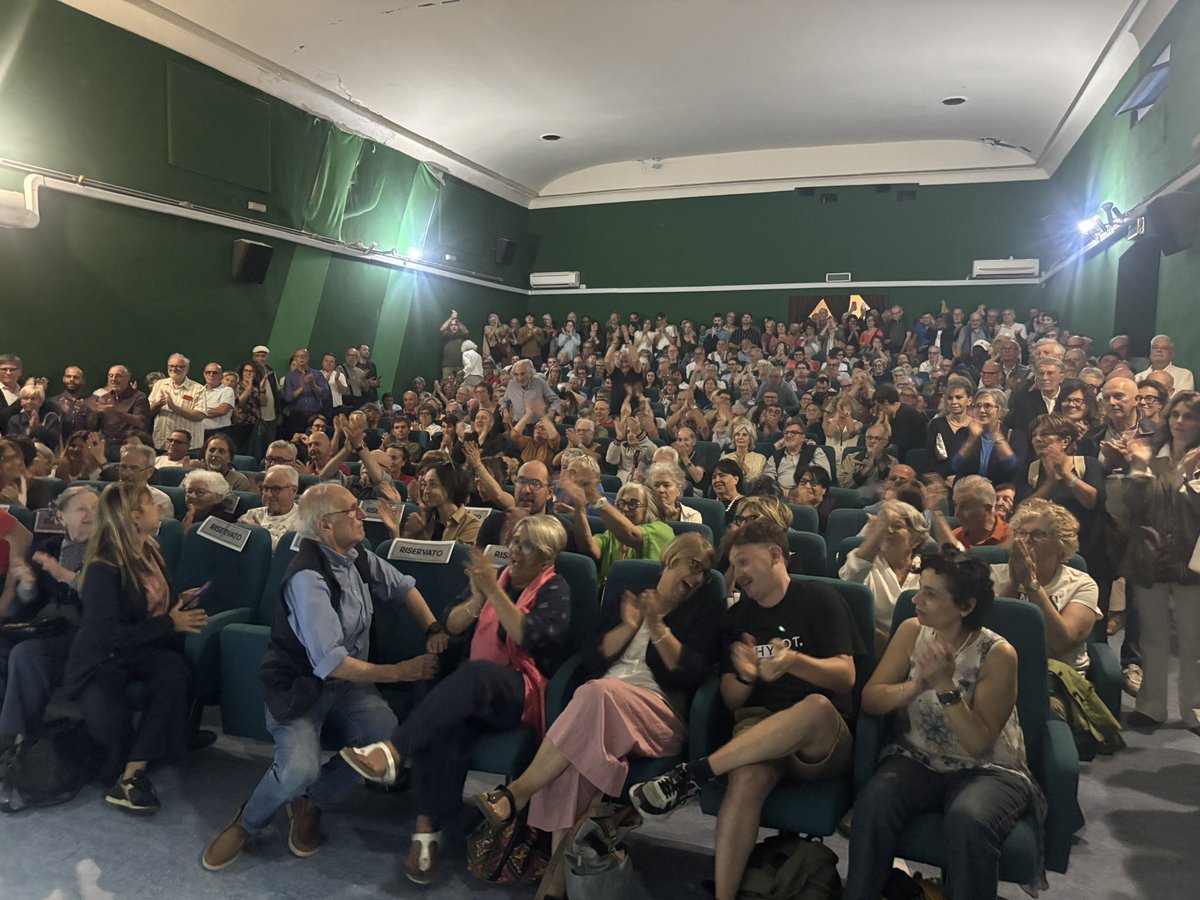 pbersani's tweet photo. E dice non voglio che la Chiesa possa essere accusata di aver taciuto come sulla schiavitù. Questo è il salto generazionale che stiamo vivendo. Perché si crei un movimento serve un avversario. Io ce l’avevo. 2/ https://t.co/2RT1qYb1DJ