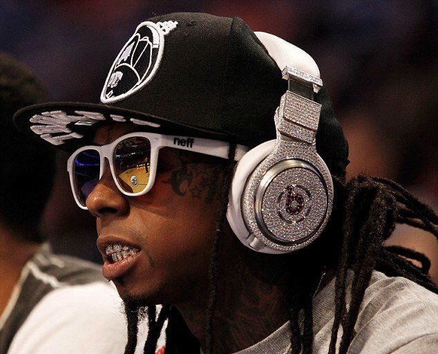 Sound_Scrape's tweet photo. Lil Wayne wearing his $1 million dollar diamond encrusted Beats by Dre headphones at the 2012 NBA All Star Game 🎧 https://t.co/EvsZpoIY71