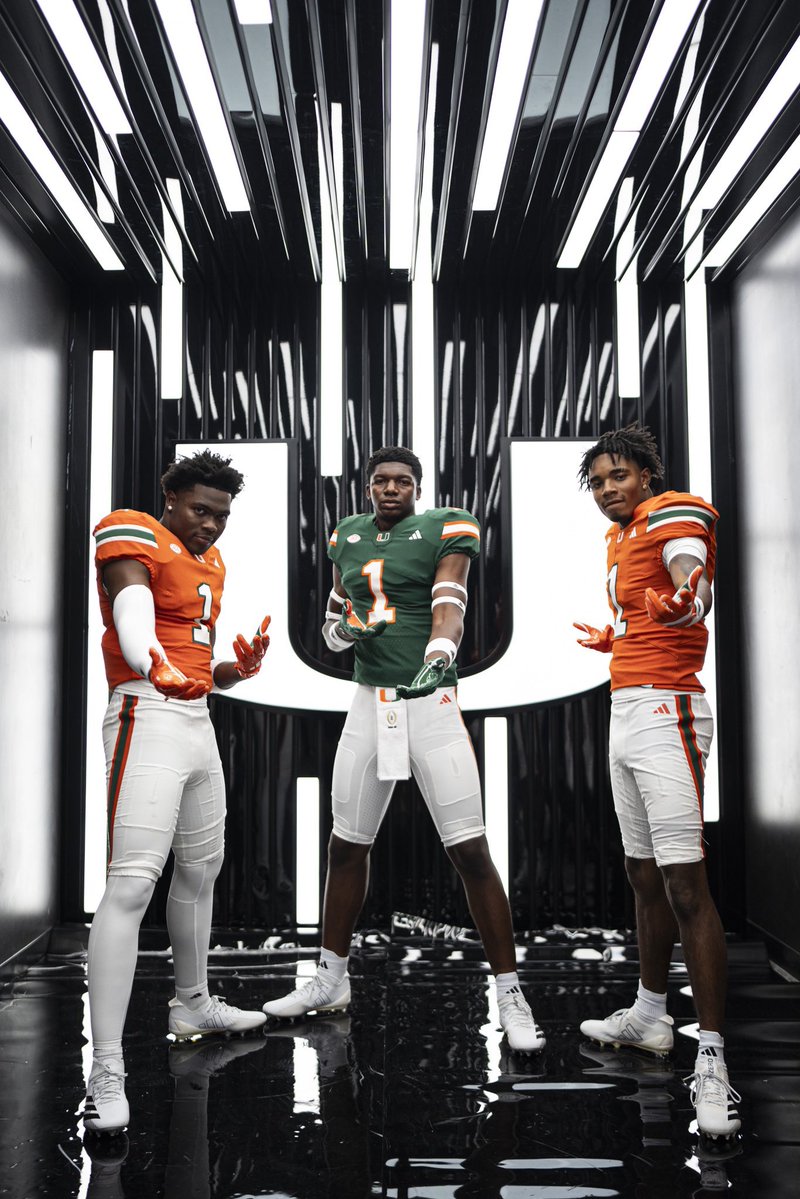 AlexDonno's tweet photo. Share this if you think Kaden Henderson would look great in orange and green with AJ Randle and Noah Glover! @KadenHenderson_ https://t.co/vB1VKCkObK