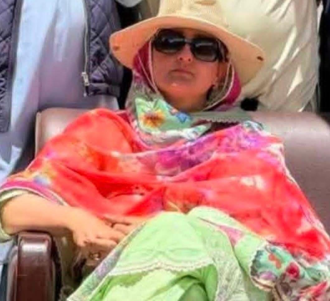SaifSolicitor's tweet photo. 🚨🚨🚨 تحریک انصاف کی ڈپٹی اسپیکر ثریا بی بی

اسٹیبلشمنٹ کی مدد سے PTI کو مکمل جڑ سے ختم کر رہی ہے

یہ اس سٹائل میں بیٹھ کر اپنے حلقے میں  کارکنوں کو دھمکاتی ہے کوئی کرپشن پر ان سے سوال نہ پوچھیں

 یہ NDU جانے کے بعد عمران خان نے ان کو غدار اور پارٹی سے نکالنے کا کہا تھا👇👇 https://t.co/25rwgEuFft