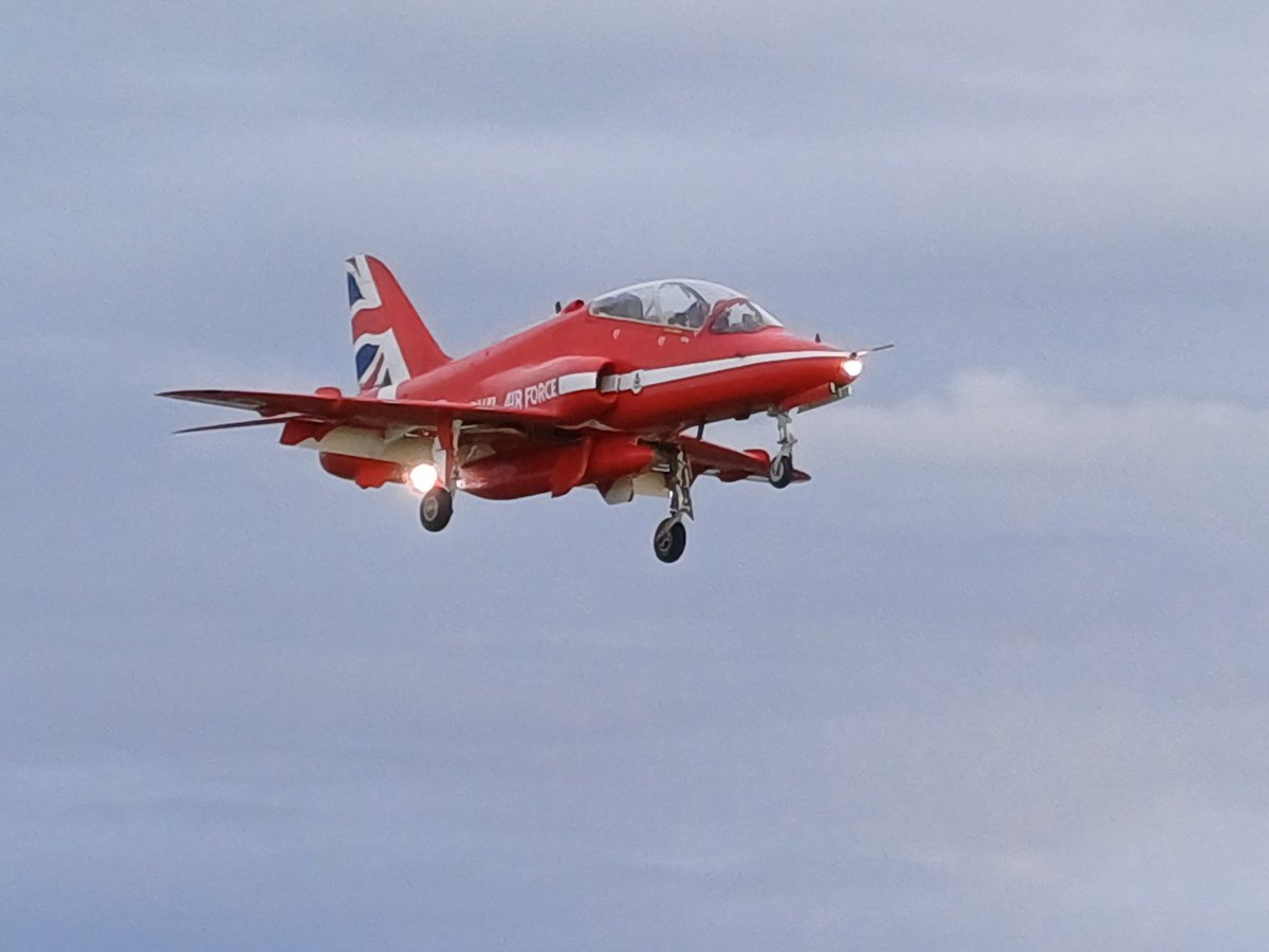 kendie's tweet photo. Been to watch the Red Arrows depart to Isle of Man TT and then return. Brilliant watching them display on their return #RedArrows #RAFValley #Rhosneigr https://t.co/WoCntB73Fr