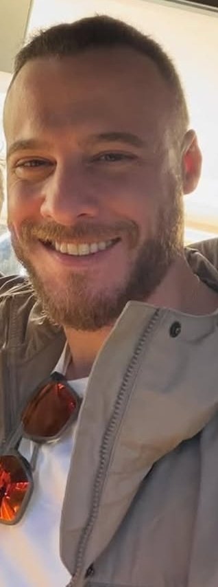 Aromas56's tweet photo. Sigue iluminado Bursin...Feliz cumpleaños...que tengasbun hermoso dia💋💗
#KeremBürsin https://t.co/AdT8hmaQQz