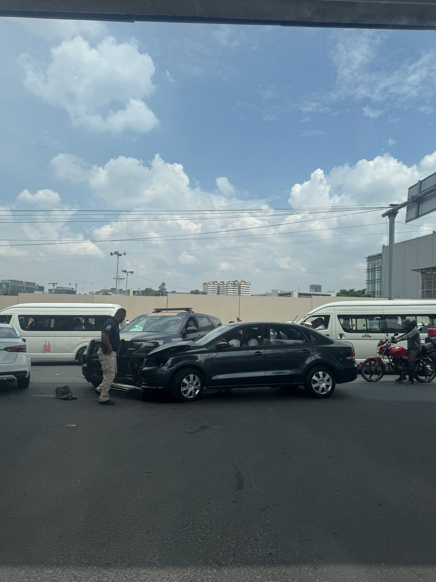 MenaceFN's tweet photo. policia municipal del estado de mexico choca y hace perdida total a civil en Av Conscripto frente al centro citi banamex 🤣 https://t.co/NaLlc2vKBf