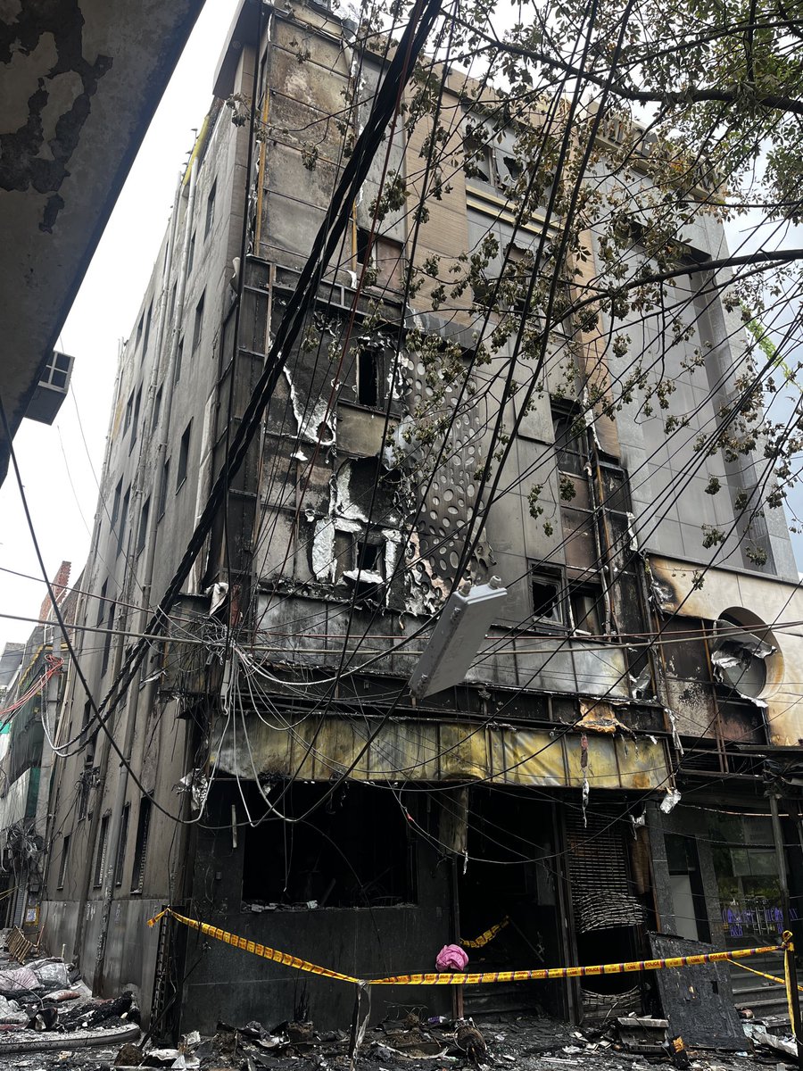 ripunjt's tweet photo. It was 1997 when Uphar Cinema fire tragedy took place claiming 59 lives, Delhi is not much changed with 21 today.

#DelhiFire https://t.co/LXN5IBdpKQ